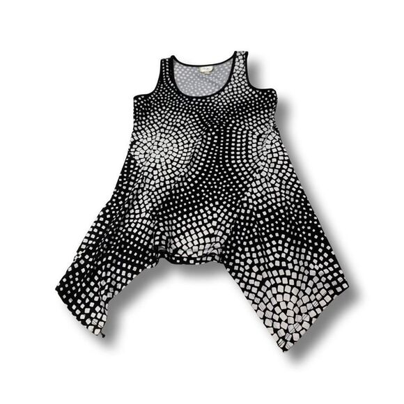 Geometric Patterned Asymmetrical Hem Tank - Picture 1 of 6